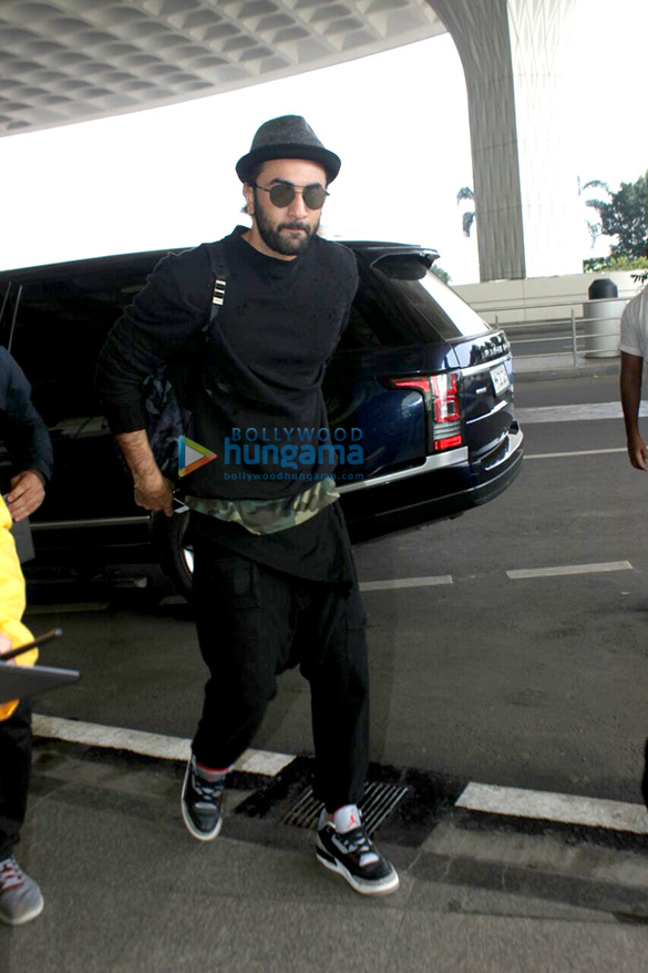 ranbir kapoor spotted at the airport 5