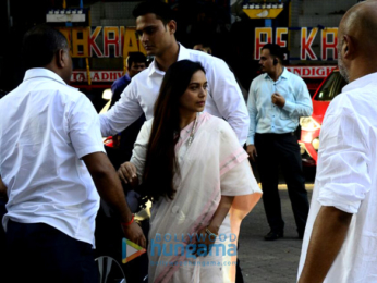 Rani Mukerji’s family arrives for Ram Mukerji's prayer meet