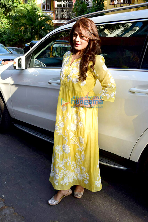 raveena tandon snapped at the thai villa 2