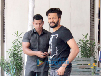 Riteish Deshmukh snapped at Taj Mahal cafe