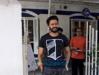 Riteish Deshmukh snapped at Taj Mahal cafe