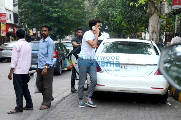 riteish deshmukh spotted at cafe coffee day in bandstand 1
