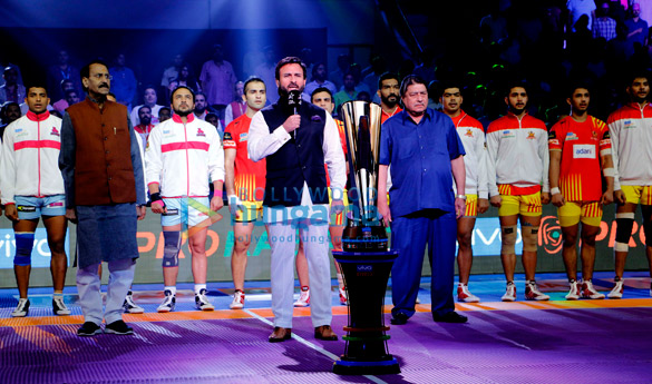 saif ali khan at pro kabaddi match 2
