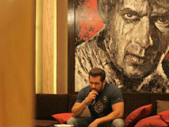 Check out: Salman Khan shows off his paintings at his chalet in Bigg Boss 11 house Check out: Salman Khan shows off his paintings at his chalet in Bigg Boss 11 house
