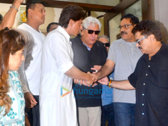 Shah Rukh Khan, Farah Khan, Divya Dutta and others at Kundan Shah's prayer meet