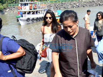Shah Rukh Khan, Gauri Khan and his children snapped at Gateway Of India