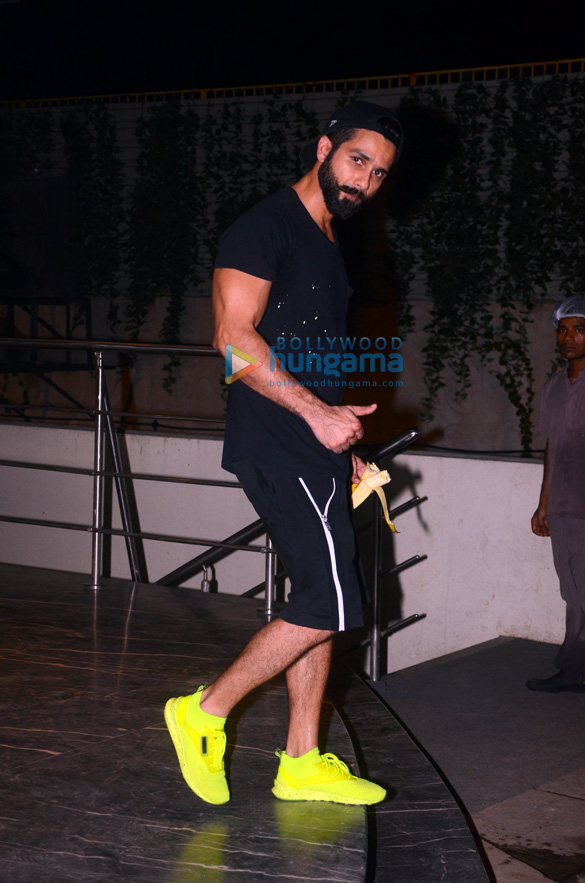 shahid kapoor snapped outside his gym 2