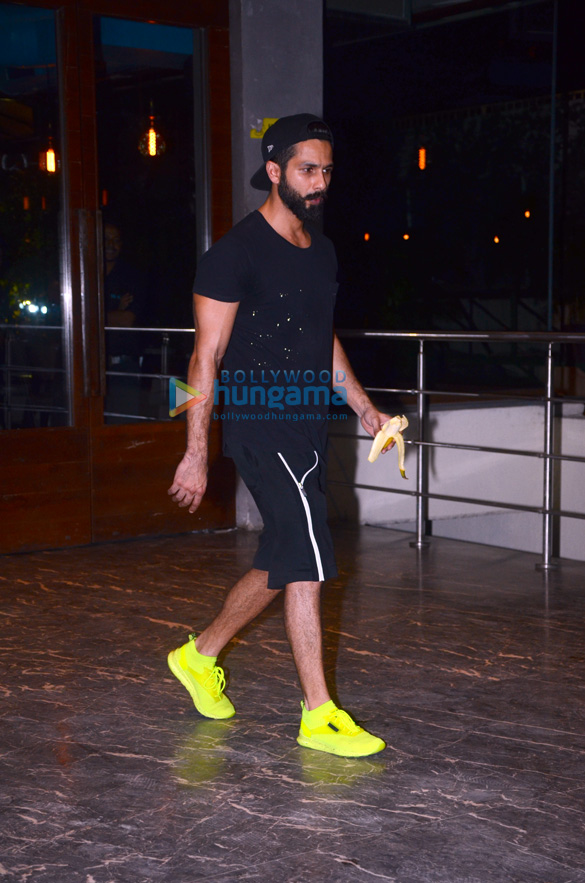 shahid kapoor snapped outside his gym 5