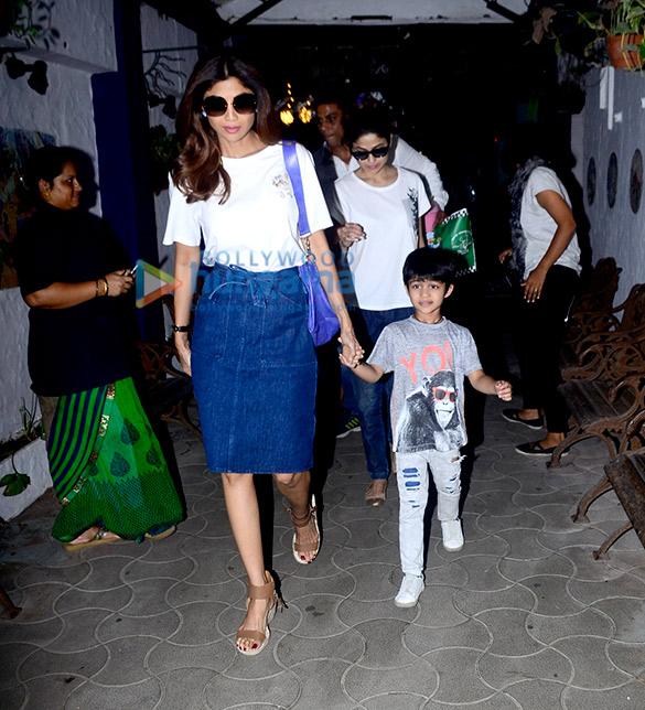 shilpa shetty and shamita shetty snapped at candies 3