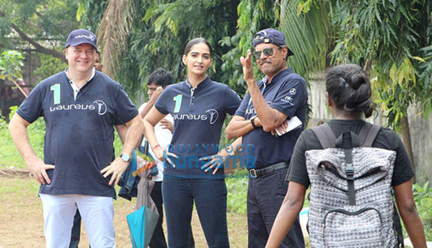 Sonam Kapoor and Kapil Dev interact with the children of Magic Bus Foundation!-2