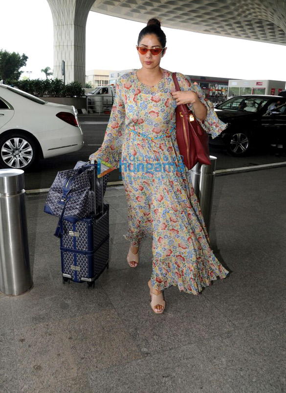 sridevi spotted at the airport 2