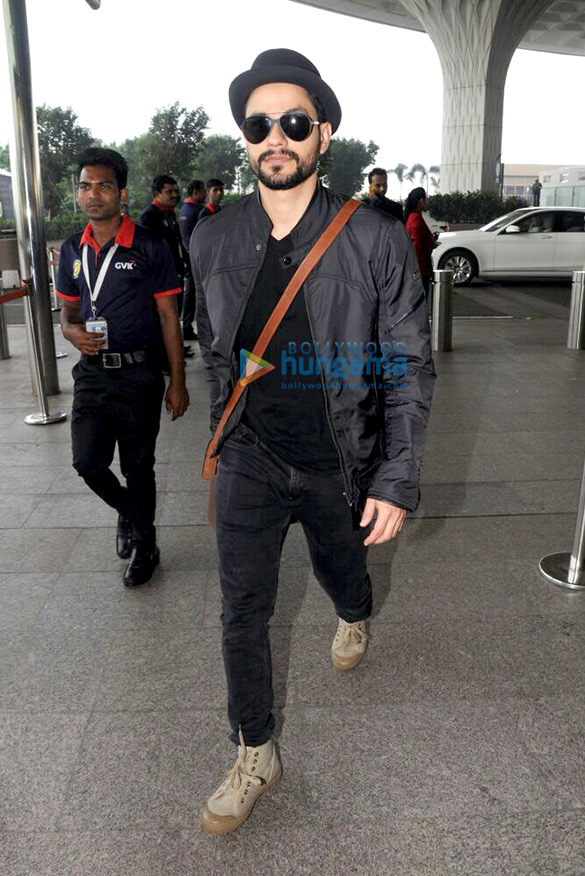 team of golmaal again leave for delhi to promote their film 4