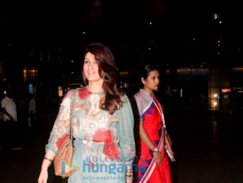 Twinkle Khanna and Manyata Dutt snapped at the airport