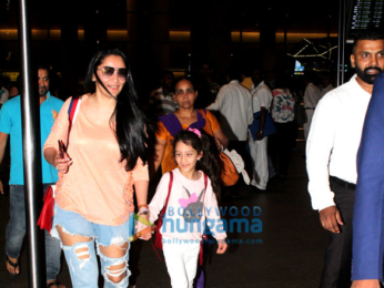 Twinkle Khanna and Manyata Dutt snapped at the airport