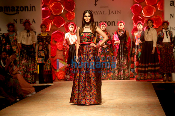 vaani kapoor walks the ramp for designer payal jain at the amazon india fashion week 5