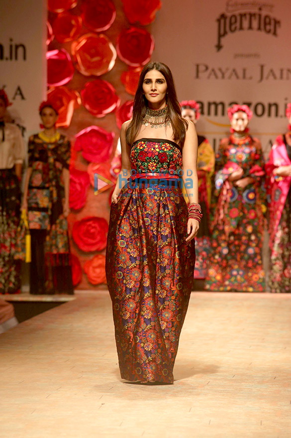 vaani kapoor walks the ramp for designer payal jain at the amazon india fashion week 6