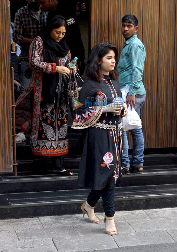 zaira wasim spotted at amir khans house for interviews 2