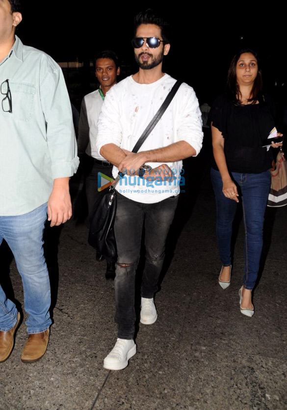 aamir khan akshay kumar sunny leone and others snapped at the airport1 1