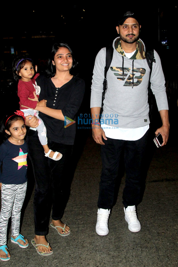 aamir khan rani mukerji and others snapped at the airport 3