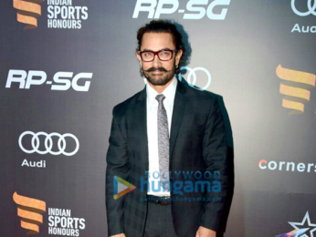 Aamir Khan, Virat Kohli and Anushka Sharma at Indian Sports Honours 2017 Awards Aamir Khan, Virat Kohli and Anushka Sharma at Indian Sports Honours 2017 Awards