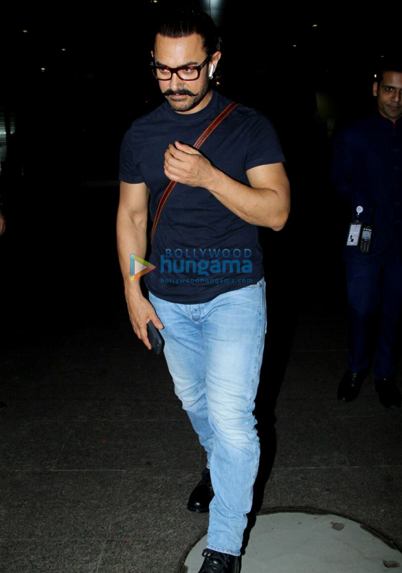 aamir khan arrives at the airport 3