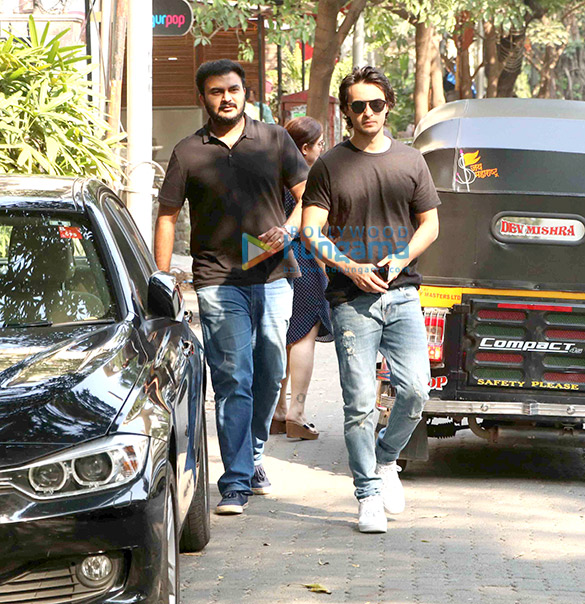 aayush sharma snapped in bandra 2
