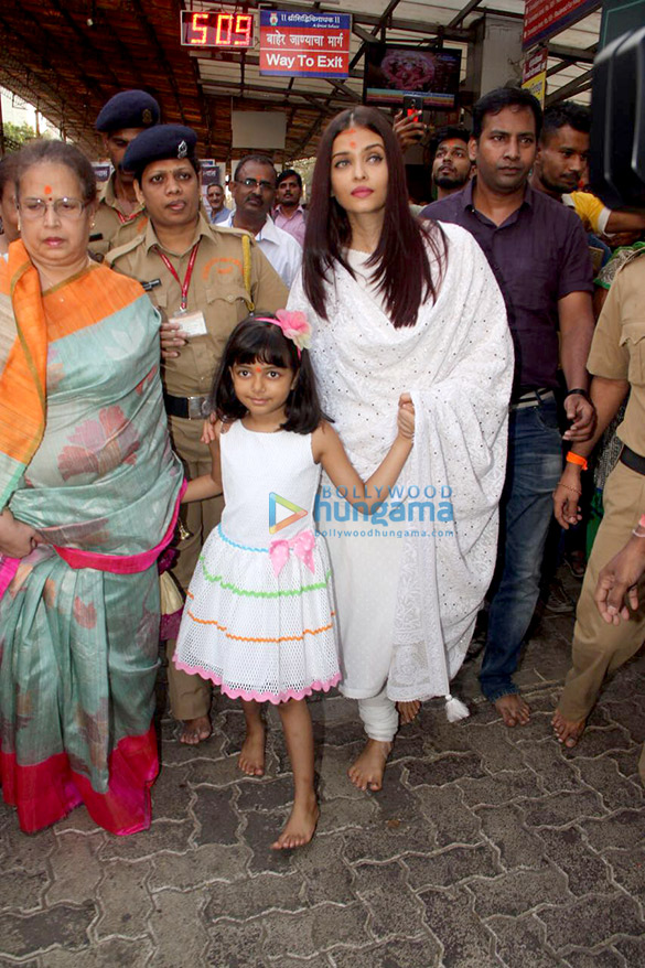 aishwarya rai bachchan and her mom seek blessings at siddhivinayak temple on her birthday 3