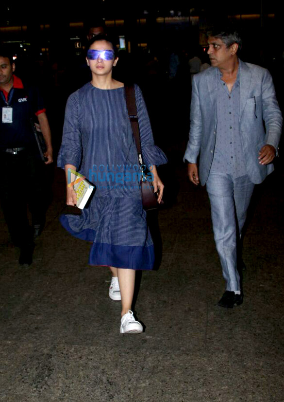 alia bhatt taapsee pannu and others snapped at the airport 5