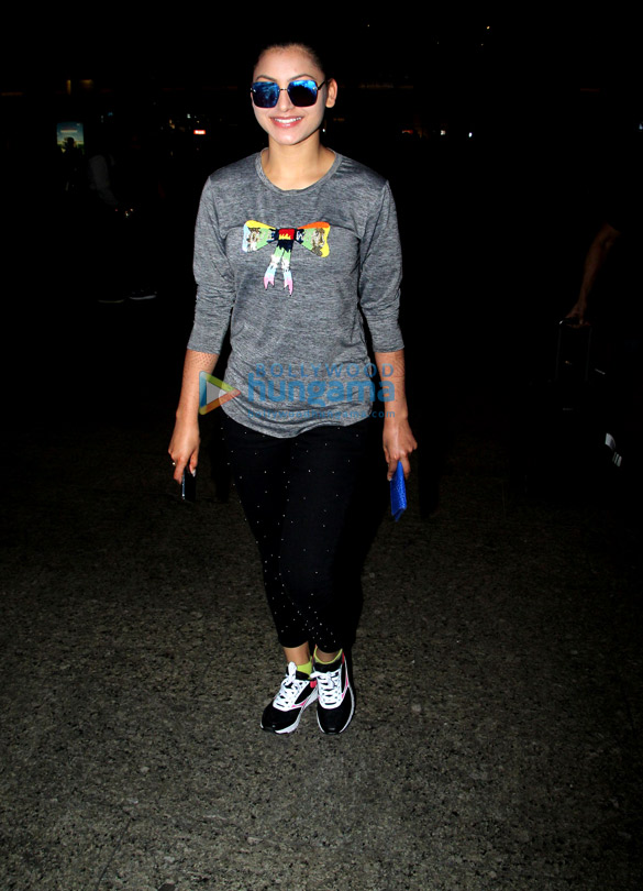 alia bhatt snapped at the airport 6 4