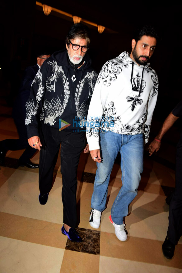 amitabh bachchan and abhishek bachchan snapped while having dinner with family 4