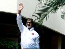 Amitabh Bachchan snapped greeting his fans at Jalsa