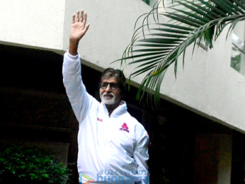 Amitabh Bachchan snapped waving his fan at Jalsa