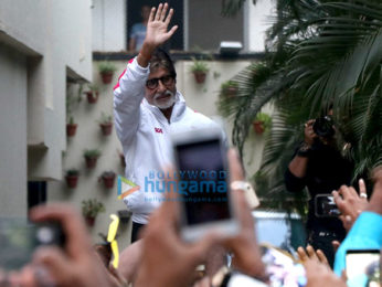 Amitabh Bachchan snapped waving his fan at Jalsa