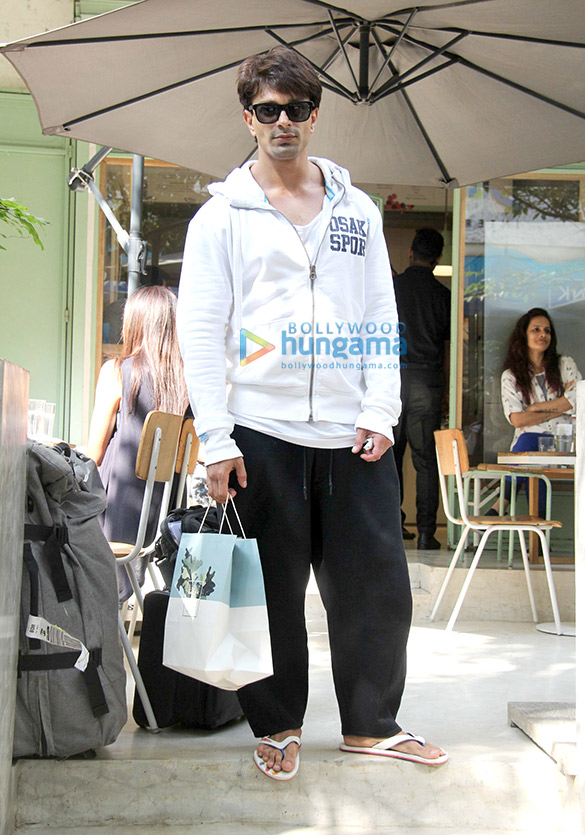 bipasha basu and karan singh grover spotted at the kitchen garden 3