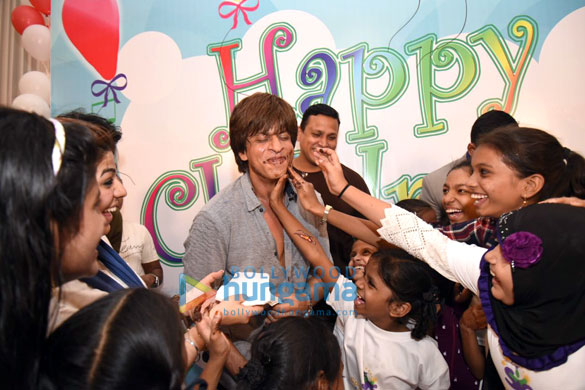 Cake smeared on Shah Rukh Khan1