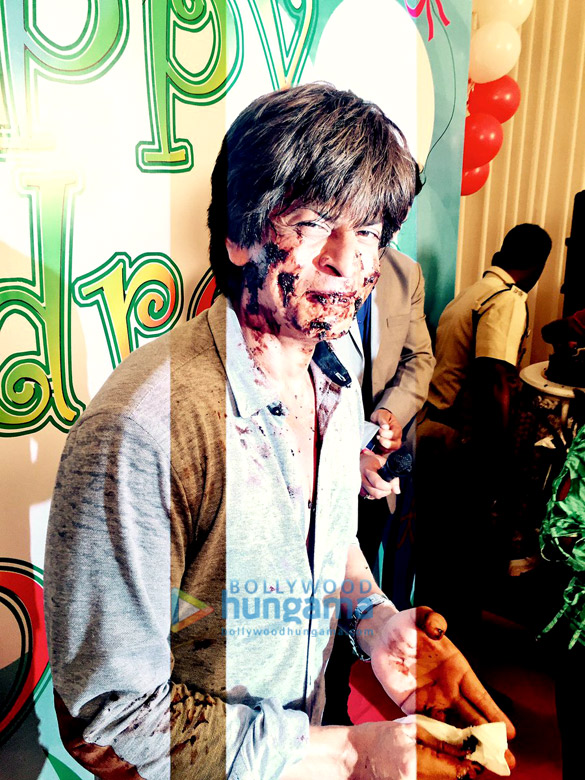 Cake smeared on Shah Rukh Khan4