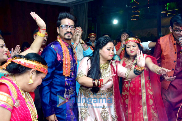 celebs grace harsh limbachiyaa and bharti singhs mata ki chowki 5
