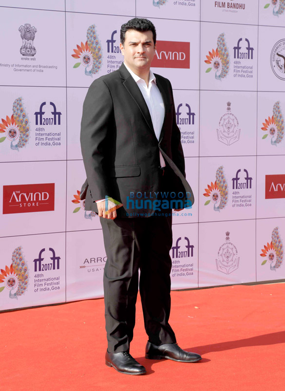 celebs grace closing ceremony of iffi 2017 in goa 02