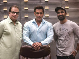Check out: Salman Khan strikes a pose with Race 3 director Remo D’souza and producer Ramesh Taurani