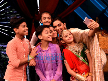 Deepika Padukone promotes Padmavati on the sets of Super Dancer