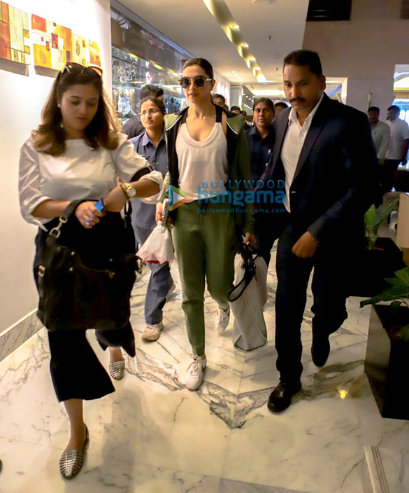 deepika padukone snapped at a hotel in vijaywada 2