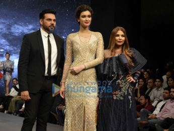 Diana Penty walk the ramp for Shane Falguni Peacock at 'Kohler Delhi Times Lifestyle Week'