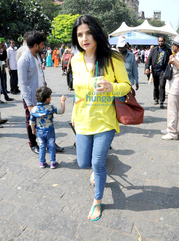 gauri khan shweta bachchan nanda snapped on the way to alibaug for shah rukh khans birthday 0231