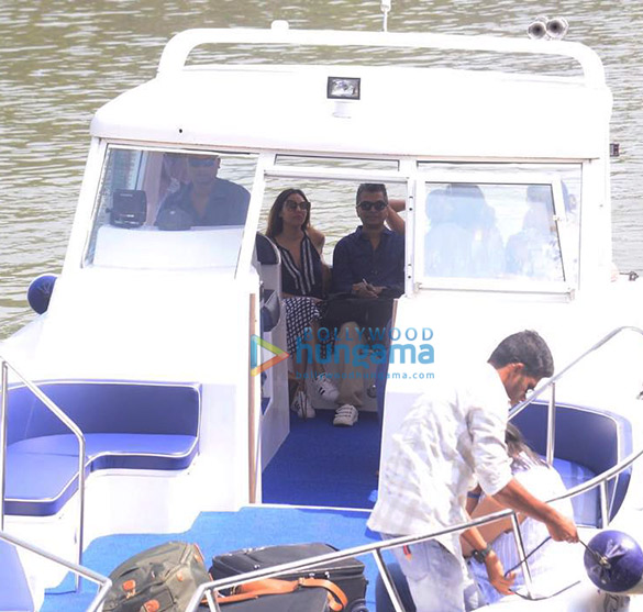 Gauri Khan, Shweta Bachchan Nanda and others snapped on the way to Alibaug for Shah Rukh Khan’s birthday Gauri Khan, Shweta Bachchan Nanda and others snapped on the way to Alibaug for Shah Rukh Khan’s birthday