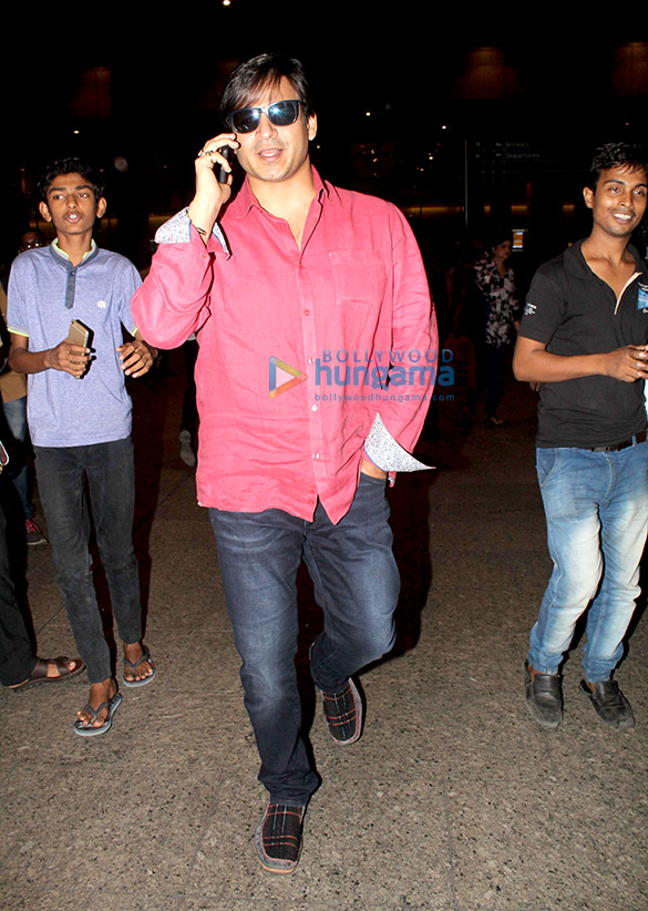 jackie shroff karan johar and others spotted at the airport 3