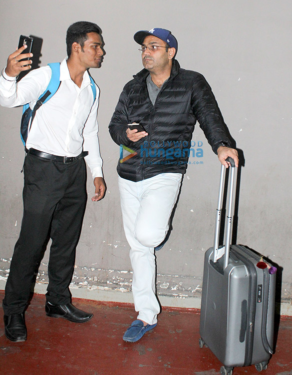 jackie shroff karan johar and others spotted at the airport 4