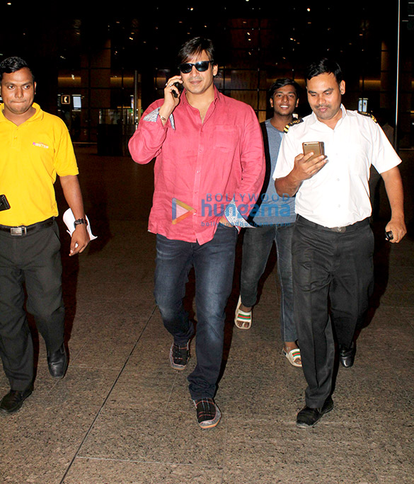 jackie shroff karan johar and others spotted at the airport 6