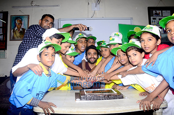 jackky bhagnani meets kids at an event organized by smile foundation 4