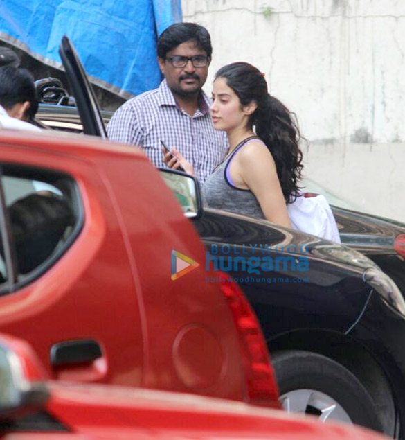janhvi kapoor snapped outside her gym 5
