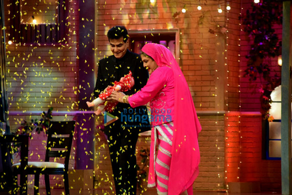jeetendra and tusshar kapoor on the sets of the drama company 2
